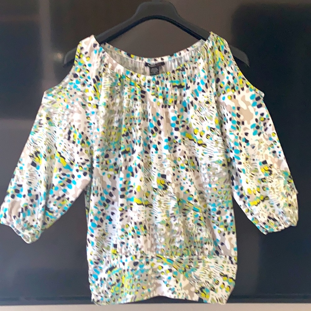 COLD SHOULDER  3/4 SLEEVES  TURQUOISE YELLOW BLACK PRINTS WHITE TOP